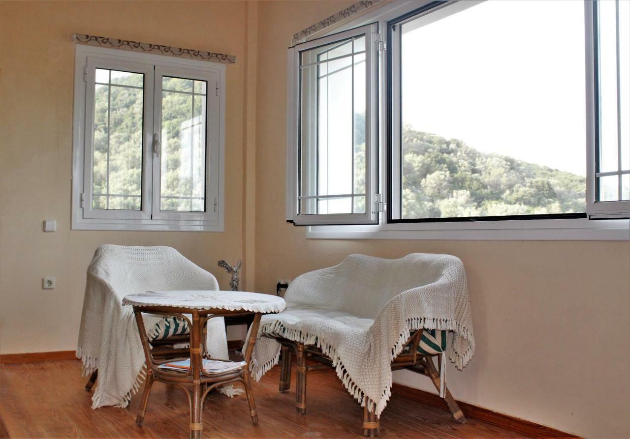 Zeus And Hera Apartments Nikiana Bagian luar foto